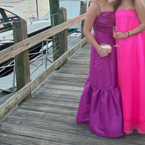 Women’s Gown / Black-Tie dress